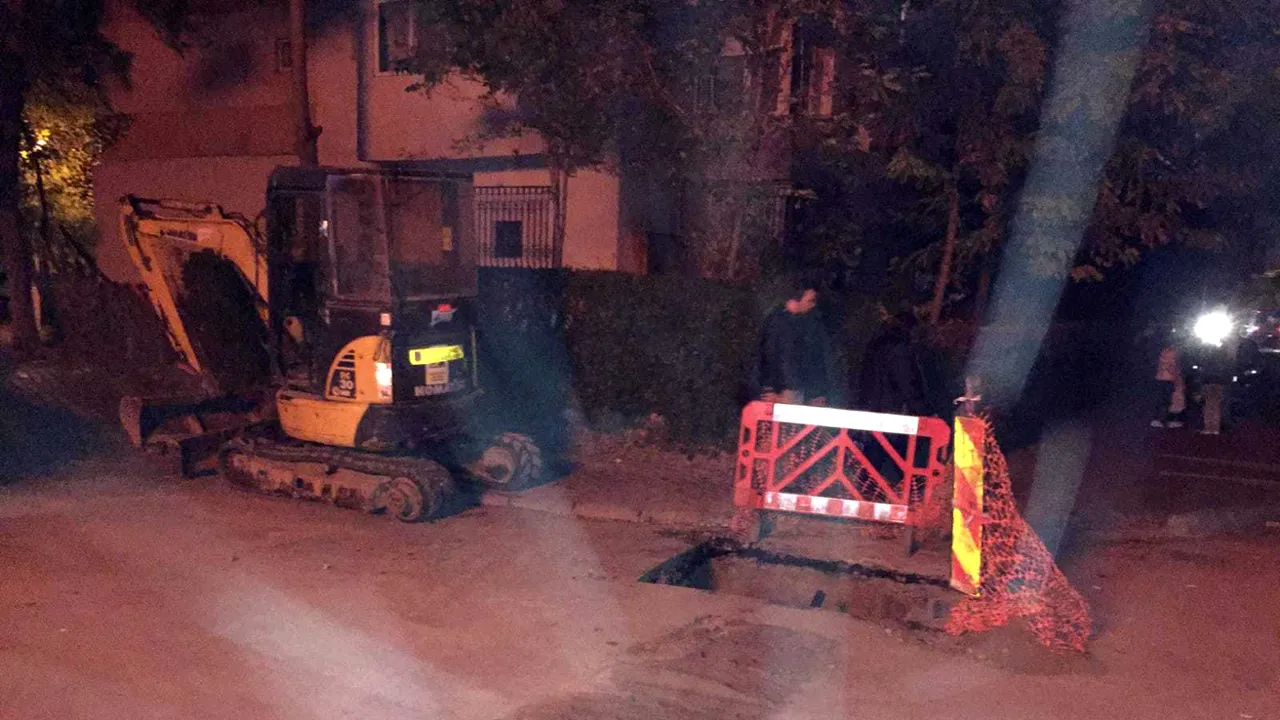 Un bărbat din Galaţi a fost rănit după ce a căzut într-o groapă adâncă de doi metri, semnalizată prost