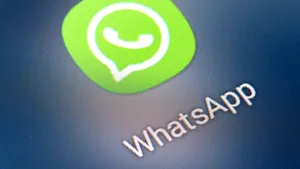 UE ordonă Meta să restabilească accesul la WhatsApp pentru chatboții rivali cu inteligență artificială