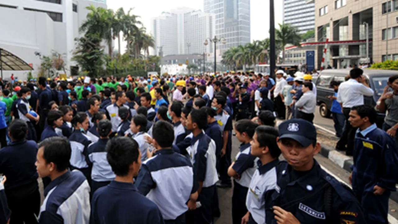 Cel puţin 33 de morţi în urma cutremurului din Indonezia - VIDEO