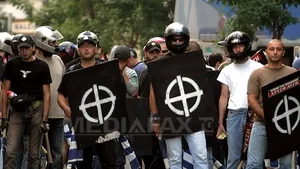 Explozie a unui dispozitiv artizanal în faţa sediului de campanie al ministrului grec de Interne