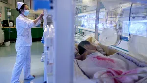 Schimbare majoră a politicii demografice în China. Guvernul va permite fiecărui cuplu să aibă până la trei copii