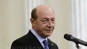 Băsescu, pe Facebook: România depinde din nou de votul cetăţenilor săi din străinătate. Votăm Voltaj