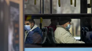 Călător cu un cuţit asupra lui, în transportul public din Capitală. SRI: „Suspectul nu este cunoscut pe profil terorist”