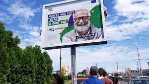 Bisexual la vârsta a treia. O campanie creează controverse în Bucureşti