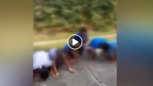 Asociaţia care a obligat copiii să facă mătănii şi să sărute asfaltul îşi cere scuze / VIDEO