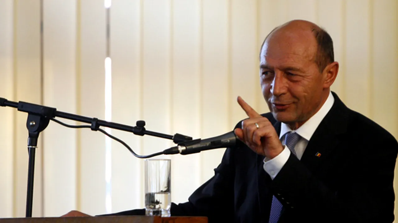 Băsescu, liderului PNL: Aţi fost bibliotecar; Antonescu: Mi-aţi greşit mapa profesională