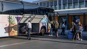 MAE: Autoizolarea nu se aplică românilor care tranzitează fără oprire Austria/ Românii care ajung în Austria fără un test negativ COVID, intră in izolare