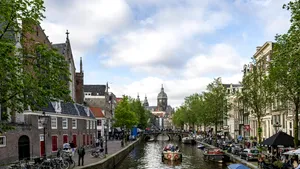 Mii de olandezi au sărbătorit ziua regelui pe străzile din Amsterdam