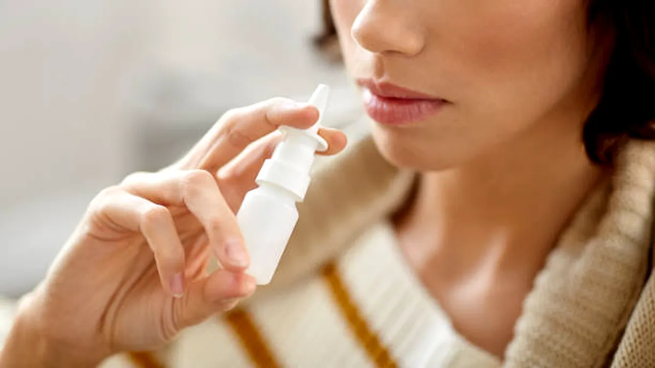 Spray-urile nazale pentru bronzare, noua modă periculoasă promovată de influenceri