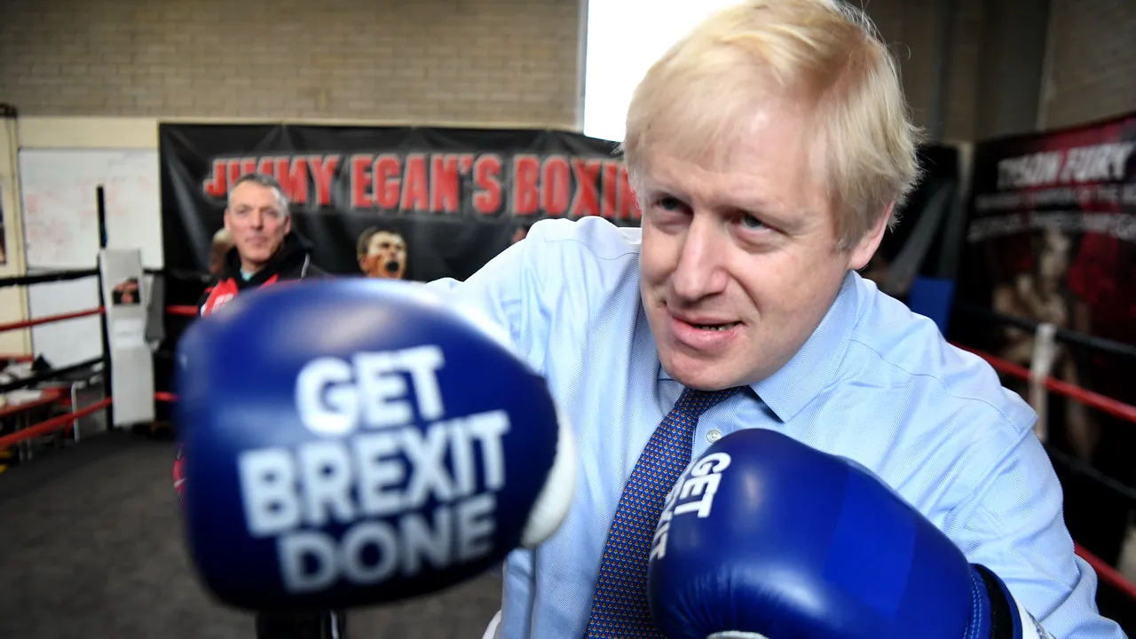 Partidul Conservator al premierului Boris Johnson ar putea câştiga majoritatea parlamentară