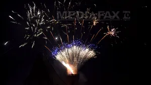 REVELION 2016: Petreceri în aer liber în marile oraşe, cu focuri de artificii, confetti şi lasere