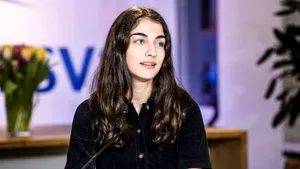 O tânără de origine iraniană este, la 26 de ani, noul ministru al climei şi mediului din Suedia