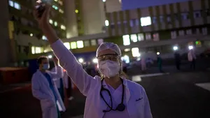 Încă un cadru medical a murit din cauza Covid-19 în România. O infirmieră de 56 de ani este decesul cu numărul 470