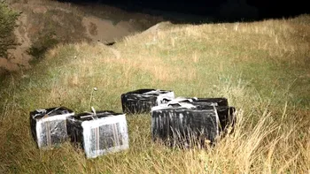 VIDEO Focuri de armă în apropierea frontierei. Polițiștii români au confiscat țigări de contrabandă