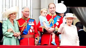 Prinţul George, la prima apariţie în balconul Palatului Buckingham - FOTO, VIDEO