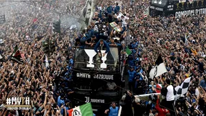 Parada organizată de Juventus pentru câştigarea titlului, la un pas de tragedie: Şase fani au fost răniţi | FOTO, VIDEO