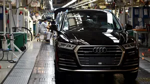 Ministru italian: Interzicerea vânzării de maşini cu motor cu combustie aruncă Europa în criză. Urso avertizează că sute de mii de locuri de muncă sunt în pericol