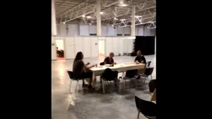Judas Priest critică organizarea concertului de la Bucureşti. Membrii trupei s-au filmat alături de mâncarea dezgustătoare. Organizatorii dau vina pe firma de catering