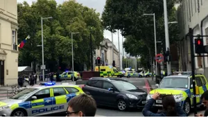 ALERTĂ în Marea Britanie: OSTATICII luaţi într-un centru comercial de un individ înarmat, eliberaţi. Agresorul a fost arestat | FOTO, VIDEO
