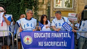 FOTO Noi proteste ale profesorilor în fața Ministerului Educației