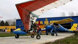 Un spectacol inedit de acrobaţie aeriană, Aeromania, are loc pe aerodromul Tuzla