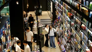 Cărțile care au cucerit internetul în 2026. Cum au ajuns fantasy-ul, romance-ul și BookTok să redefinească lectura modernă