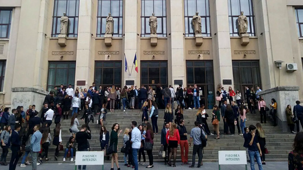 Schimbări în metodologia învăţământului superior: Evaluatorii pot primi servicii sau “foloase de orice natură” de la candidaţi | DOCUMENT