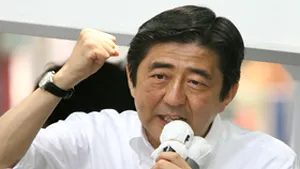 Premierul demisionar al Japoniei, internat în spital