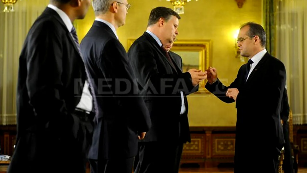 Liderii coaliţiei se întâlnesc la Guvern cu oficialii FMI pentru discuţii legate de buget