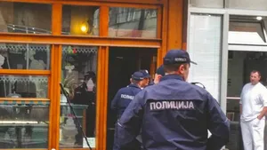 Cinci persoane ucise de focuri de armă într-o cafenea din Serbia - VIDEO