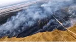 Incendii de amploare în Mehedinți. Un elicopter Black Hawk îi ajută pe pompieri