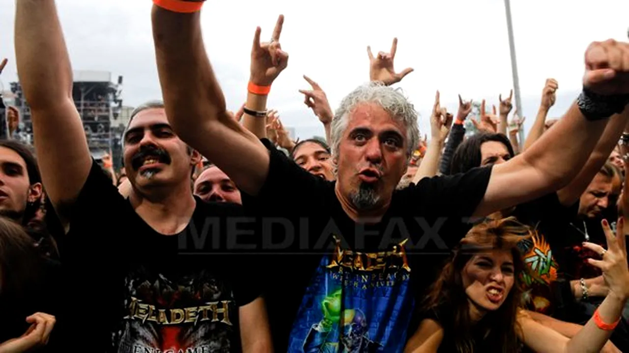 Câteva mii de fani asistă la recitalul Anathema în ultima zi a Sonisphere, aşteptând trupa Rammstein