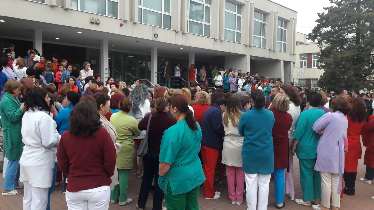 SCANDALUL de la Spitalul Judeţean din Craiova: Medicii de la refuză să mănânce dacă nu primesc masa şi rezidenţii