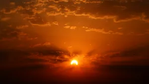 Eclipsă de Soare, vizibilă joi din România. HARTA zonelor de unde poate fi admirat fenomenul