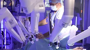 (P) „Doar o uşoară durere îmi amintea că am trecut printr-o operaţie”. Experienţa unui pacient