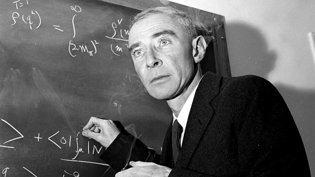 Administraţia Biden îl reabilitează pe Robert Oppenheimer, părintele bombei atomice. Fizicianul avea simpatii comuniste