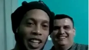 VIDEO Ronaldinho s-a filmat în închisoare cu un traficant de droguri 