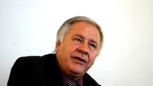 Preşedintele de onoare al Partidului Democrat neagă că partidul său ar fi format o coaliţie cu PCRM