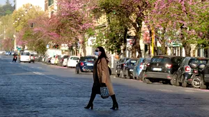 Viaţa după carantină. Care sunt regulile noi cu care vine ieşirea din autoizolare. Modelul Italiei: Fără săruturi şi îmbrăţisări în public, vizitele la restaurant doar cu programare