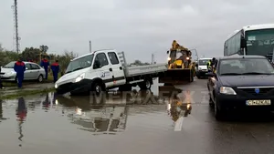 Zeci de gospodării inundate şi peste 20 de persoane evacuate în judeţul Constanţa, în urma inundaţiilor - FOTO