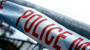 Descoperire macabră în Olt: Bărbat găsit mort în casă, sfâşiat de propriul câine. Prima ipoteză a poliţiştilor