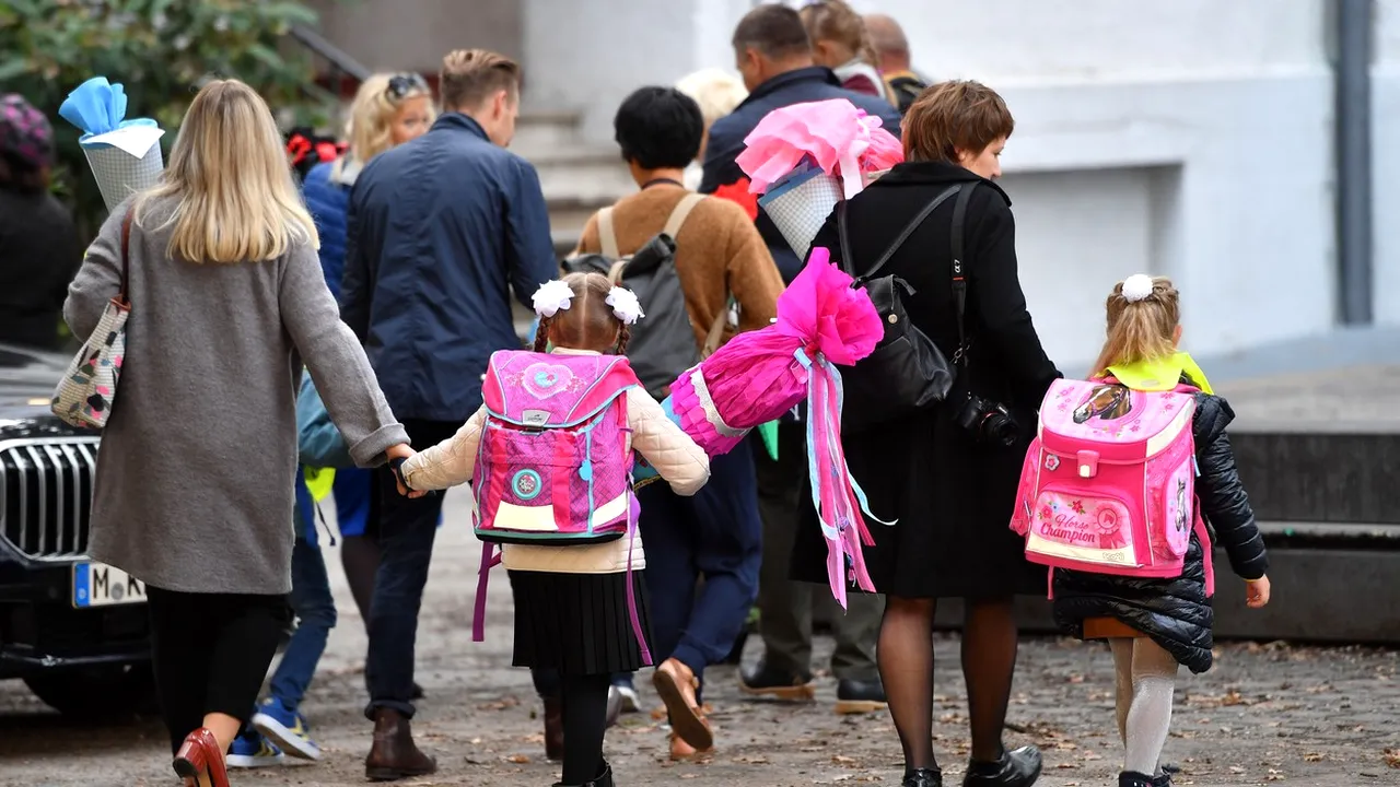 Iohannis: Schools, kindergartens and universities will not reopen soon