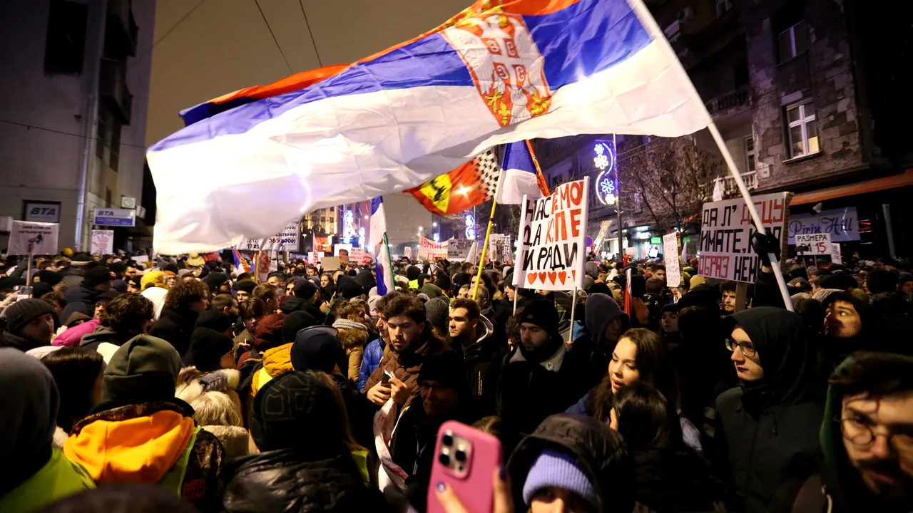 A căzut primul mare cap în urma protestelor masive din Serbia. Premierul şi-a depus mandatul