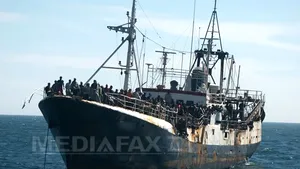 O navă cu 250 de imigranţi care mergeau spre Australia s-a scufundat în largul Indoneziei