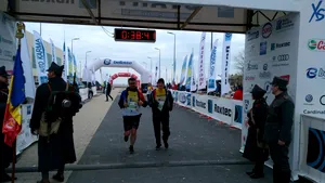 Centenarul Unirii celebrat pe malul mării. Participanţii la Maratonul Nisipului au purtat tricouri tricolor | GALERIE FOTO