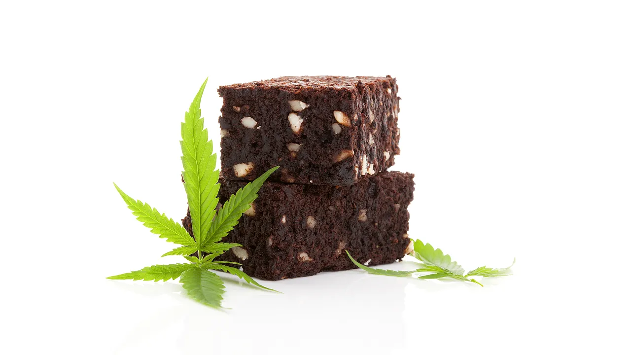 Fetiţă de 4 ani, internată în spital după ce a mâncat o prăjitură cu marijuana. Poliţia investighează cum a ajuns desertul în posesia copilului 