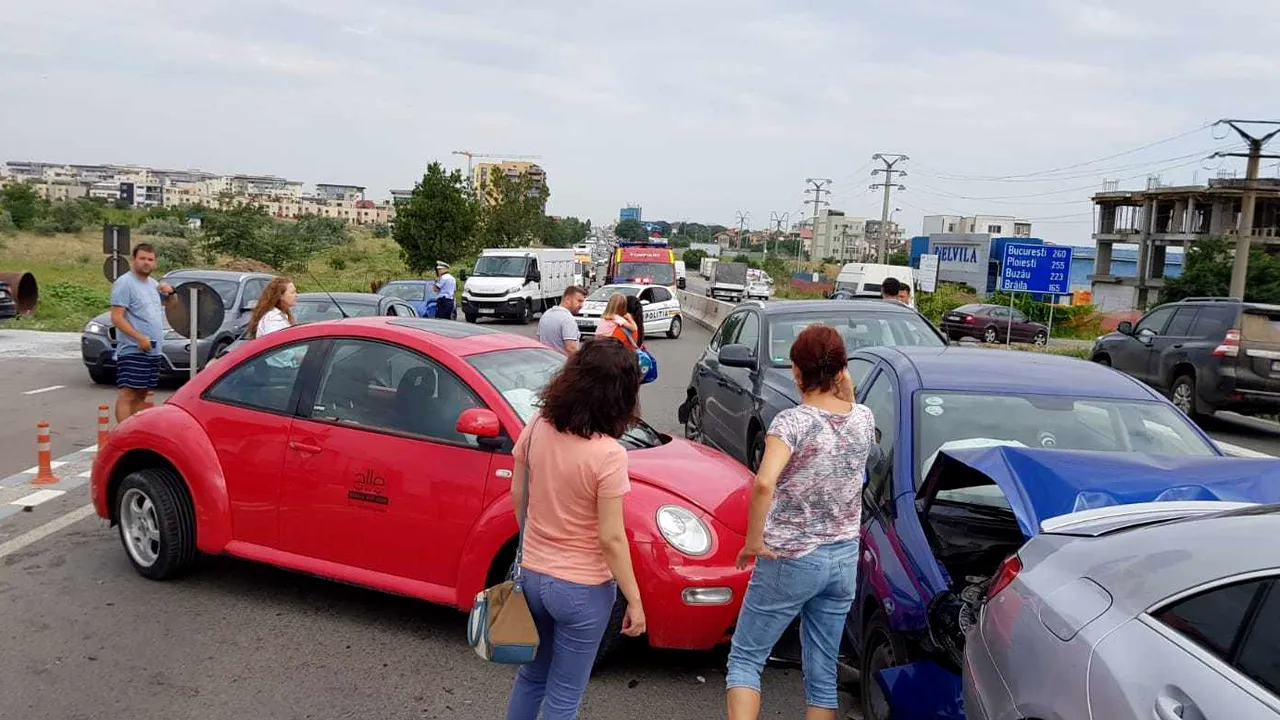 Accident la intrarea în Constanţa: ŞAPTE maşini s-au ciocnit, iar două femei sunt rănite | FOTO