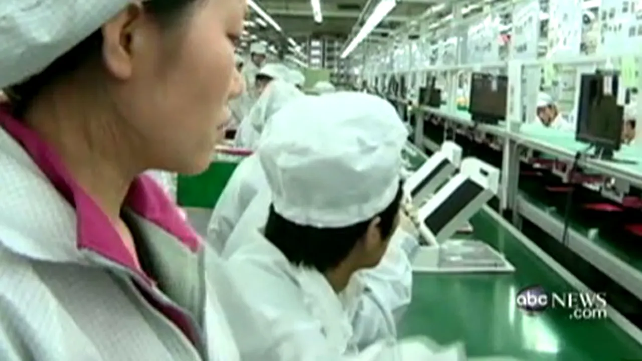 Primul REPORTAJ într-o fabrică Apple din China: Pentru a asambla un iPad e nevoie de 325 de perechi de mâini - VIDEO