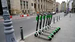 Ce ai voie și ce nu ai voie să faci cu trotineta electrică. Regulile pe care mulți le încalcă fără să știe