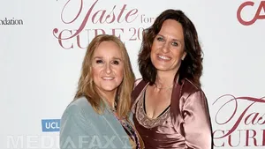 Cântăreaţa Melissa Etheridge s-a căsătorit cu partenera ei de viaţă - FOTO